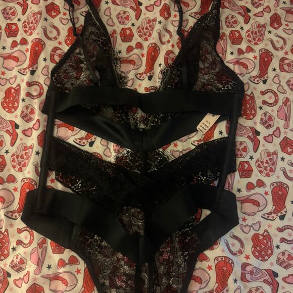 Victoria's Secret Size Medium sexy cutout lingerie black NWT - Picture 5 of 12